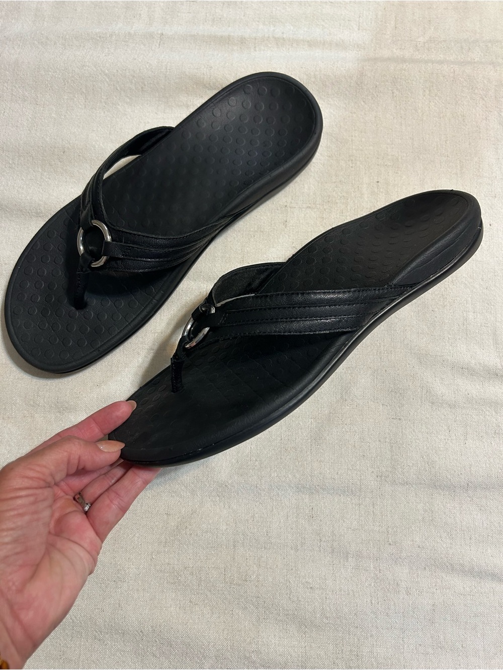 Vionic BlackTide Aloe Women's Comfort Flip Flop Sandals with Ring Accent Sz 10 - Picture 3 of 7